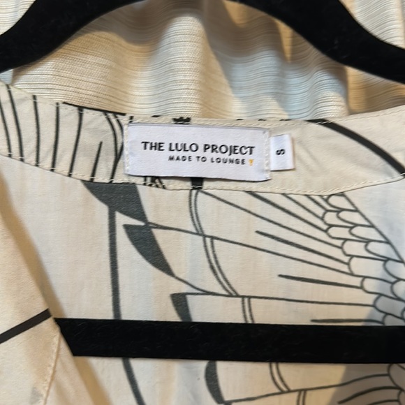 The Lulo Project - The Effortless Tunic - Cream Swan SMALL PRICE FIRM - Picture 2 of 9